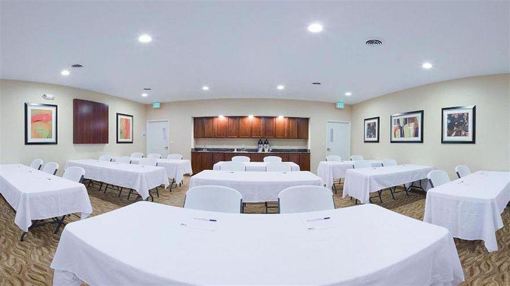 Holiday Inn Express Hotel And Suites Lincoln Airport By Ihg Exteriör bild