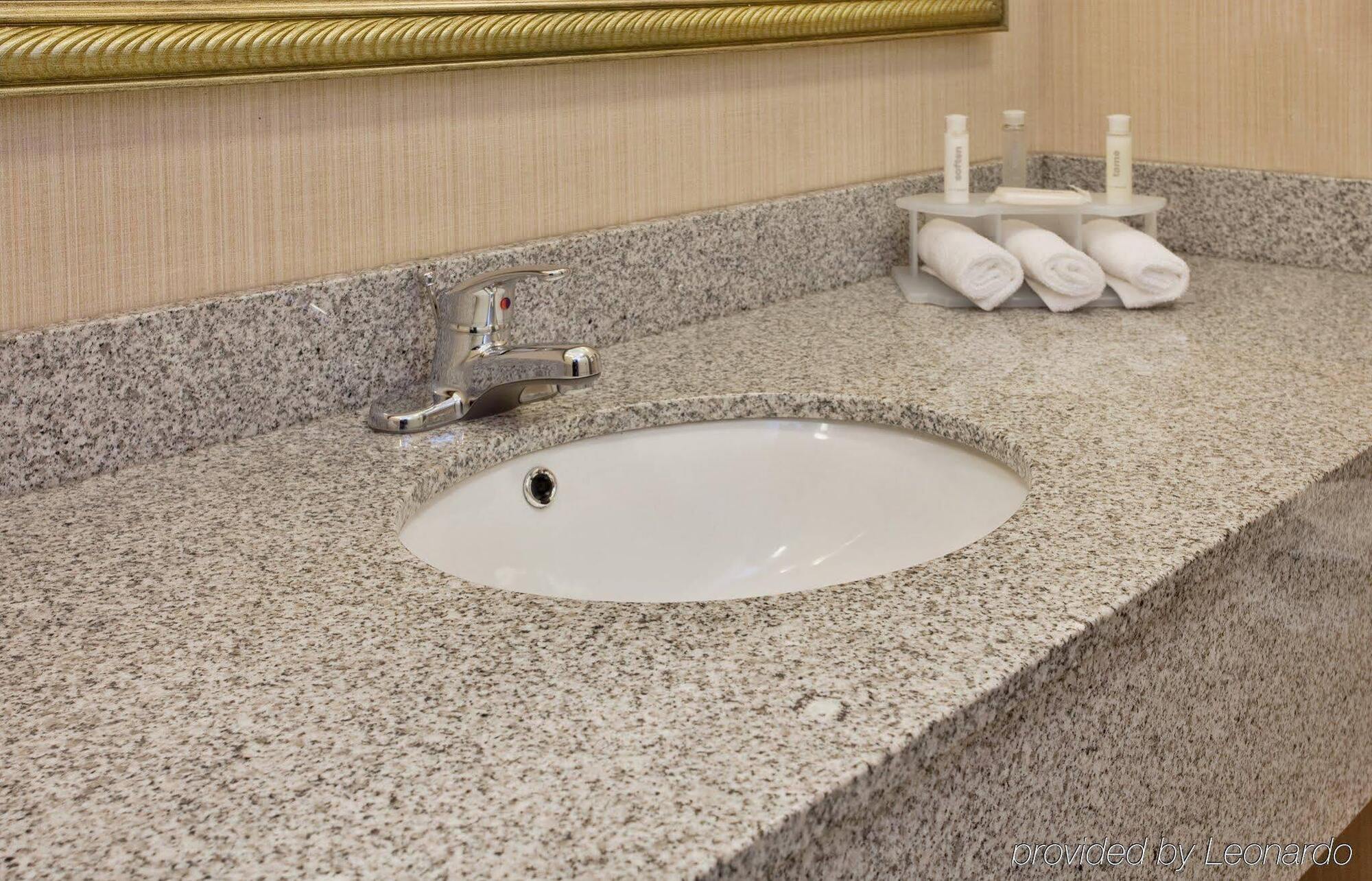 Holiday Inn Express Hotel And Suites Lincoln Airport By Ihg Exteriör bild